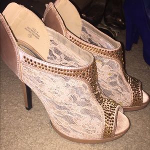 Lace and Gems High Heels.